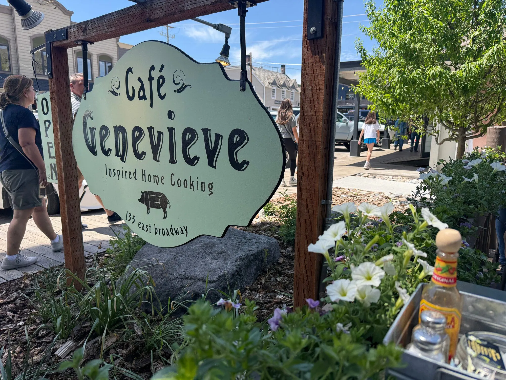 8-cafe-genevieve.jpg